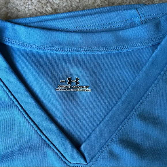 Under Armour Women’s Blue V-Neck Muscle Tank Top - Size S - EUC - 100% Polyester - Picture 3 of 7